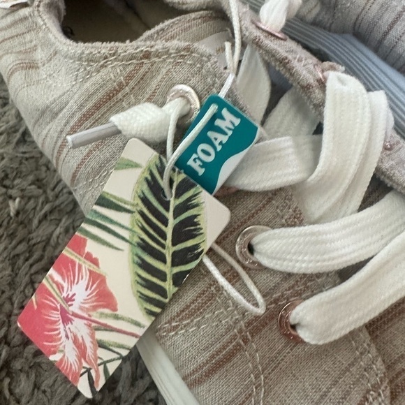 TOMMY BAHAMA Womens Sneakers Slipon Memory Foam Striped Beige/White Size 9.5 - Picture 4 of 5